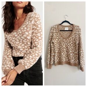 Abercrombie & Fitch Soft Fuzzy Leopard Print Sweater Size Small